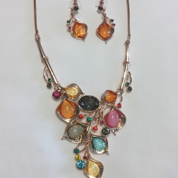 💕Gorgeous💕 Multi Color Necklace & Earrings Set - Picture 3 of 8